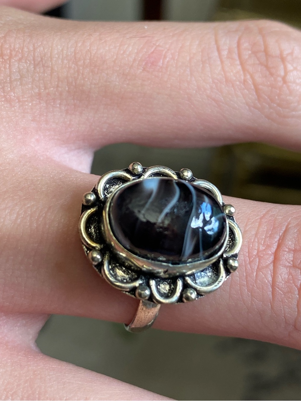 VINTAGE Southwestern Sterling Silver Black & White AGATE Ring Size 8.5